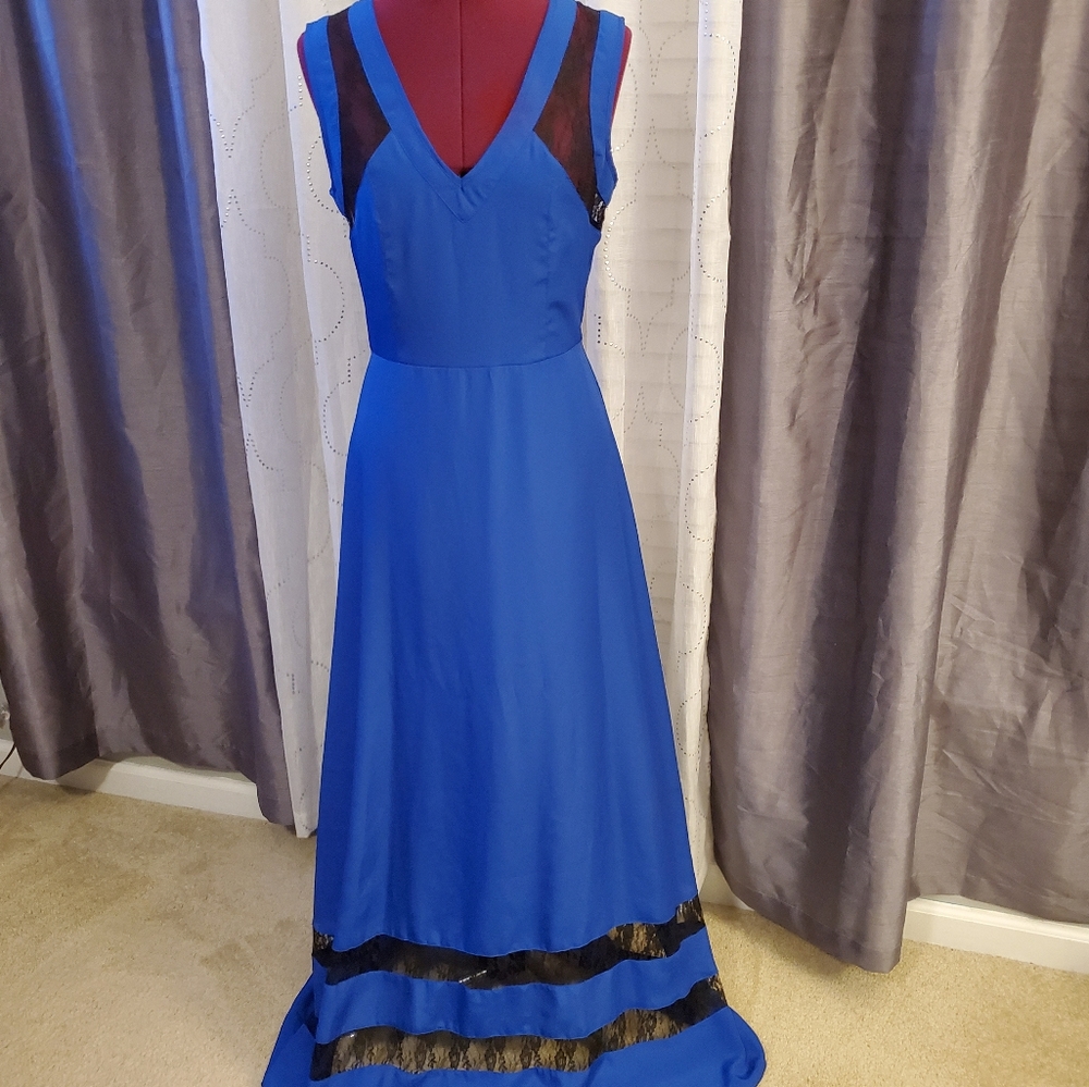 Gianni Bini Gown 👗